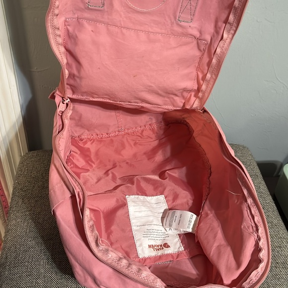 Fjällräven Kånken Pink Backpack - Picture 12 of 16